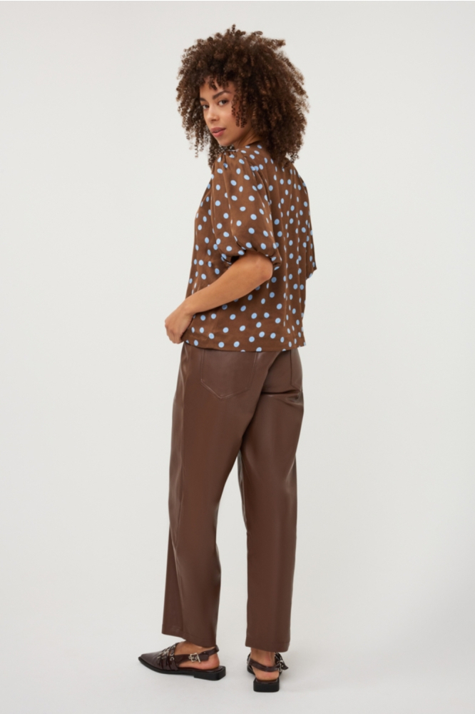 EsQualo bruine dames blouse | Model