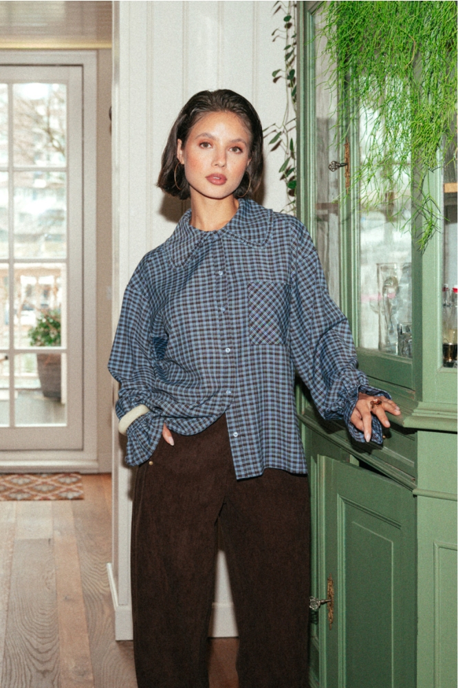 Fluresk bruine dames blouse | Sfeerbeeld, In situatie