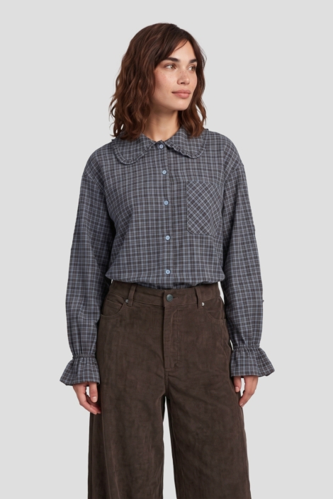 Fluresk bruine dames blouse | Model vooraanzicht