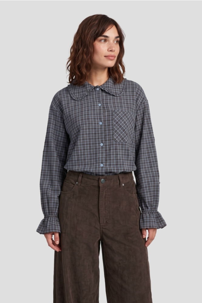 Fluresk bruine dames blouse | Model vooraanzicht