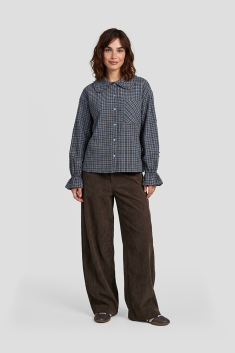 Fluresk bruine dames blouse | Model