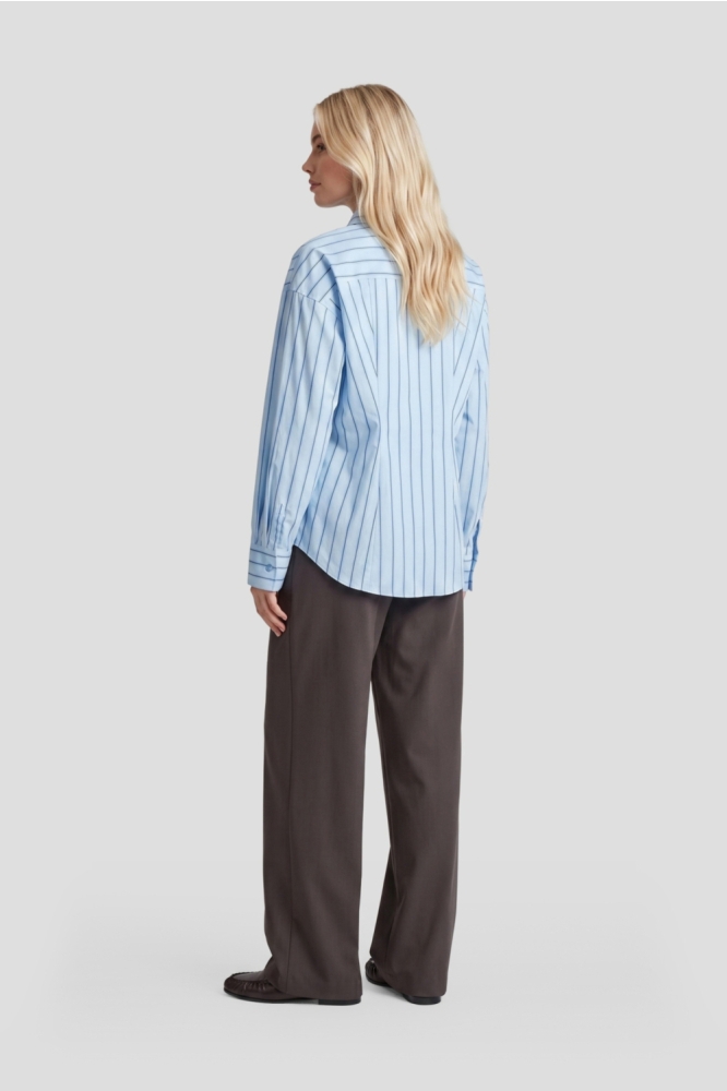 Fluresk blauwe dames blouse | Model