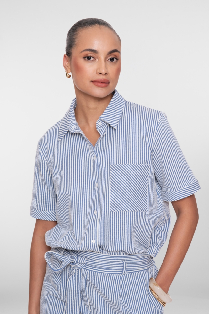 Geisha blauwe dames blouse | Model vooraanzicht