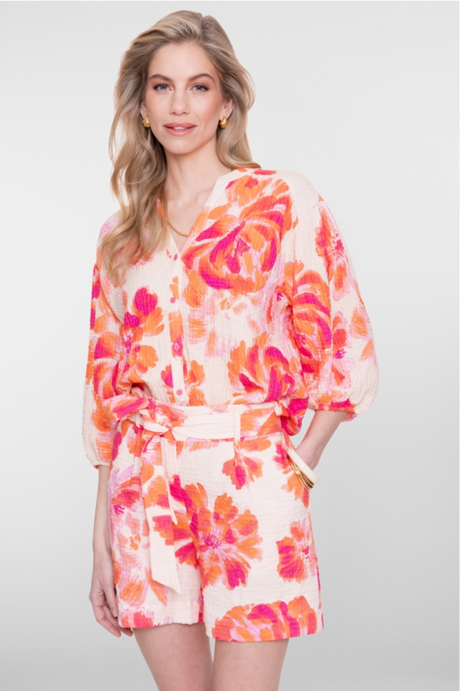 Geisha beige dames blouse | Model vooraanzicht