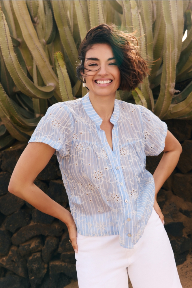 LolaLiza blauwe dames blouse | Model vooraanzicht