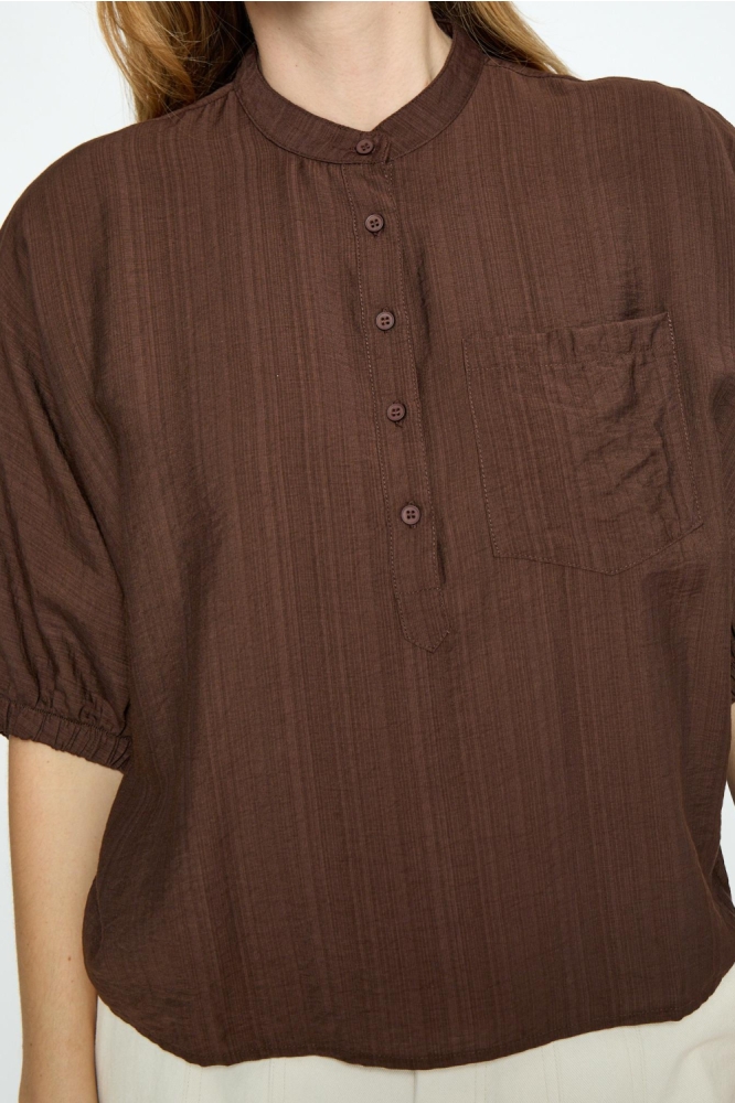 Minus bruine dames blouse | Close up