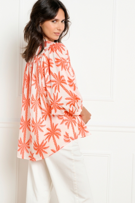 LolaLiza witte dames blouse | Model zijaanzicht