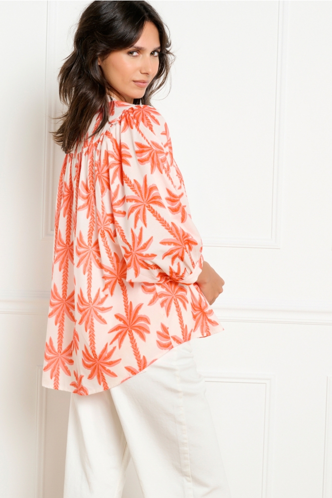 LolaLiza witte dames blouse | Model zijaanzicht