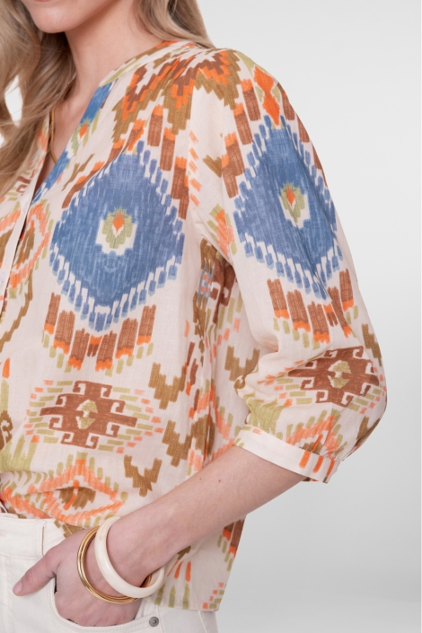 Geisha ecru dames blouse | Model zijaanzicht