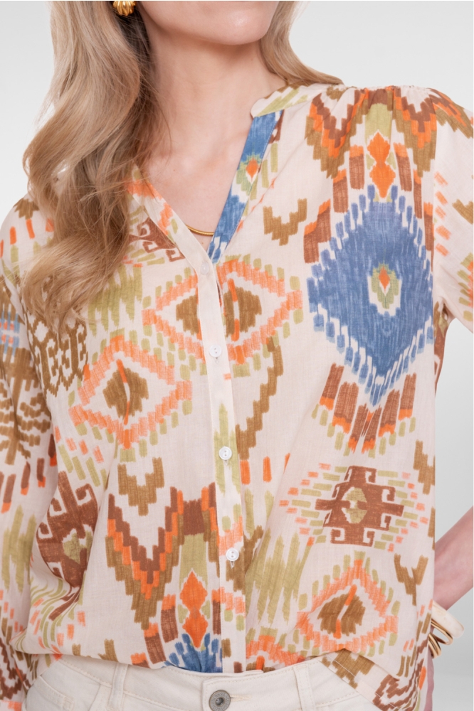 Geisha ecru dames blouse | Close up