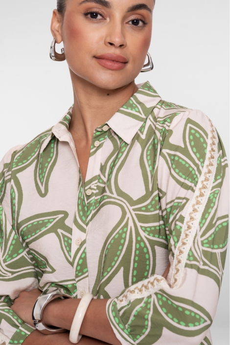 Geisha beige dames blouse | Close up