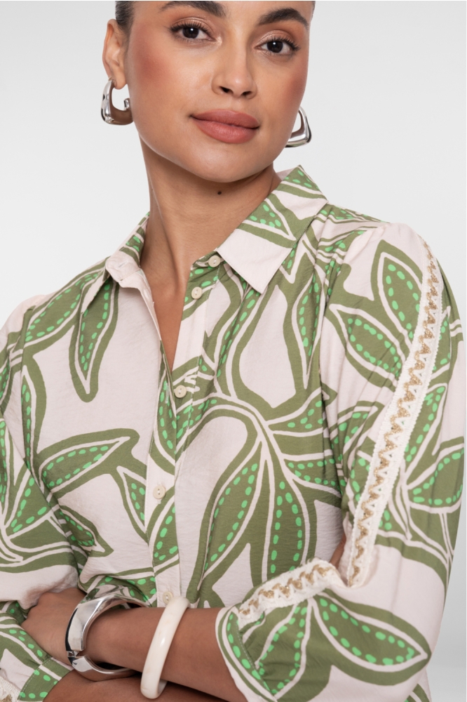 Geisha beige dames blouse | Close up