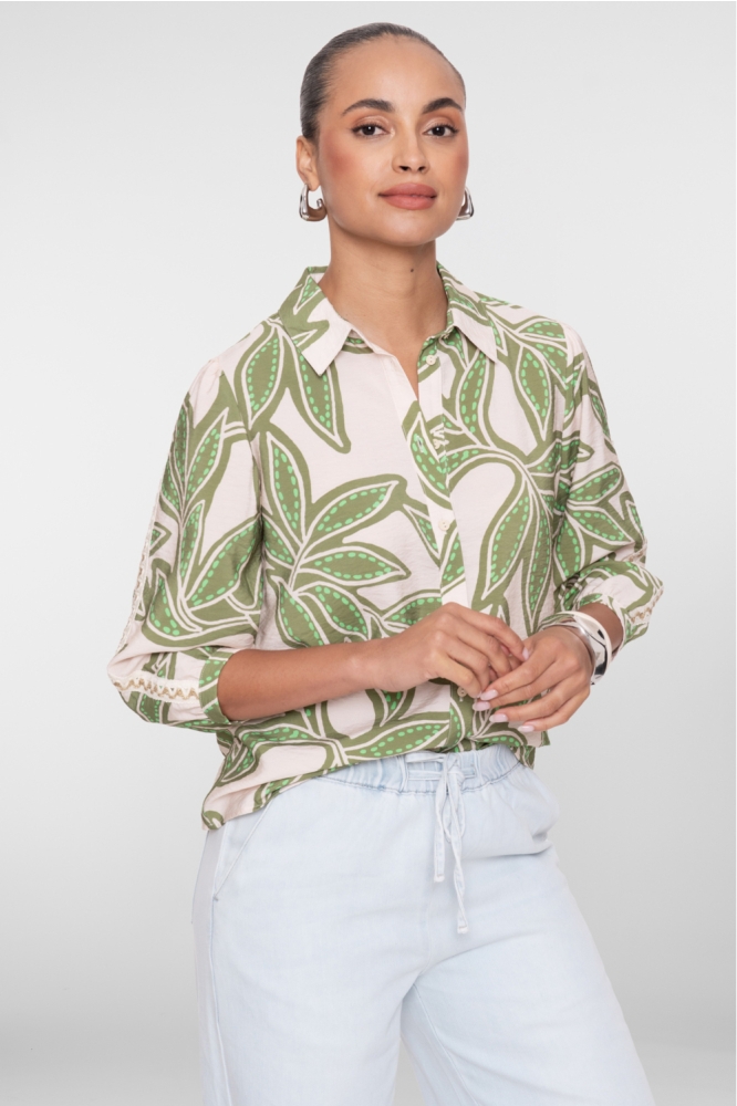 Geisha beige dames blouse | Model vooraanzicht