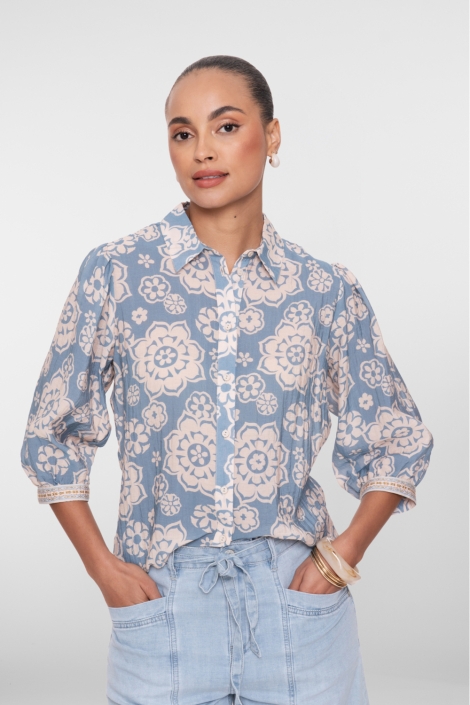 Geisha blauwe dames blouse | Model vooraanzicht