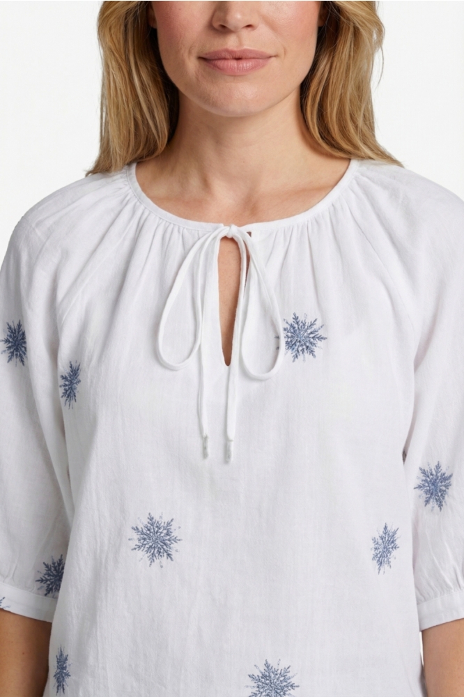 C&S The Label witte dames blouse | Close up