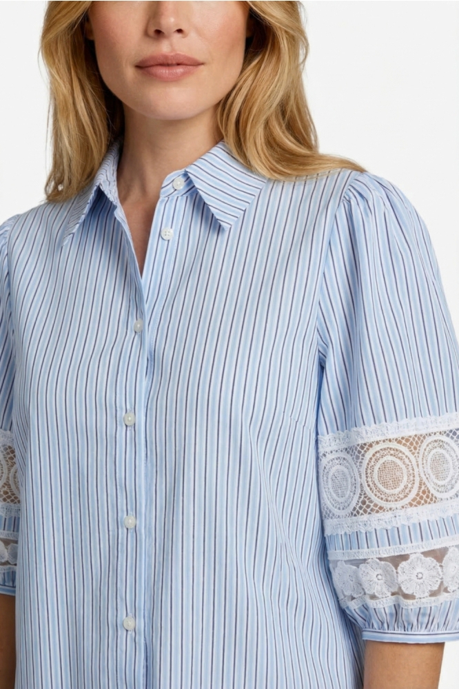 C&S The Label blauwe dames blouse | Close up