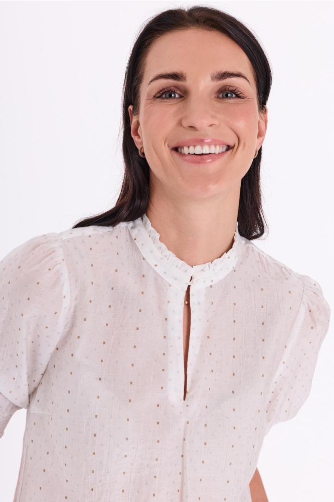 Freequent witte dames blouse | Close up
