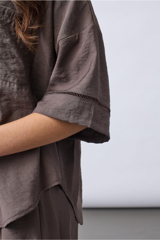 SisterS point bruine dames blouse | Close up
