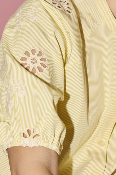 SisterS point gele dames blouse | Close up