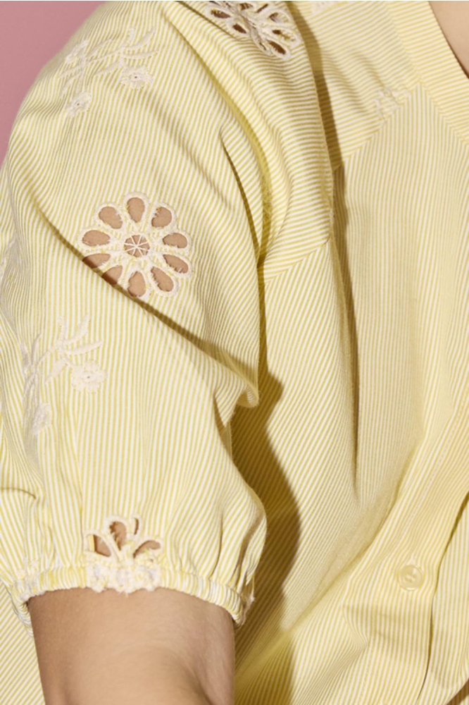SisterS point gele dames blouse | Close up