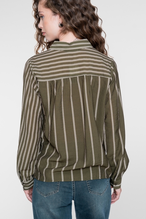 Geisha groene dames blouse | Model achteraanzicht