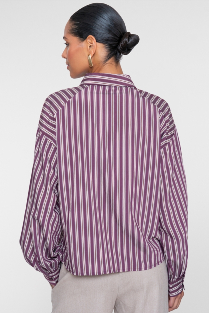 Geisha paarse dames blouse | Model achteraanzicht