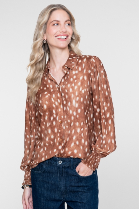 Geisha camel dames blouse | Model vooraanzicht