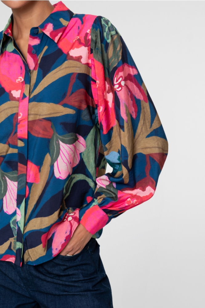 Geisha blauwe dames blouse | Close up