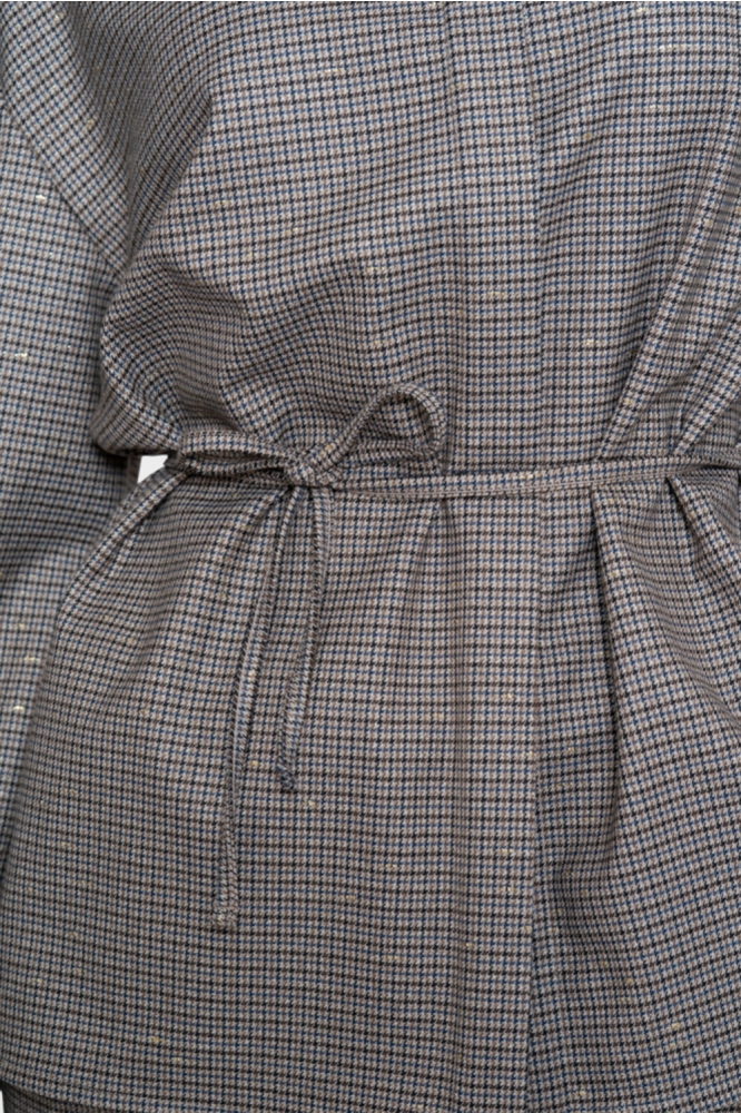 Geisha beige dames blouse | Close up