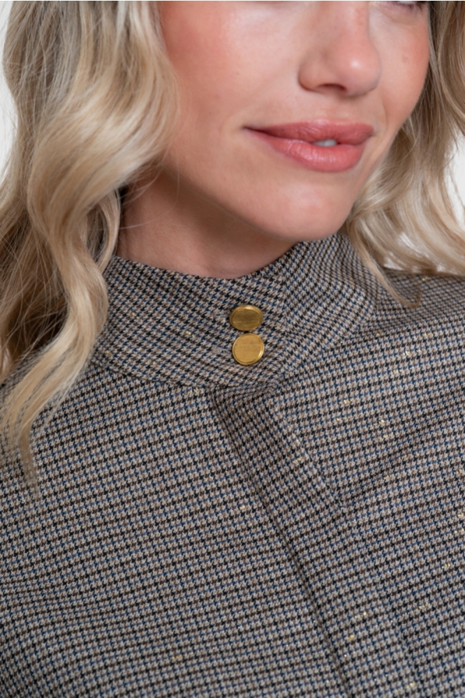 Geisha beige dames blouse | Close up