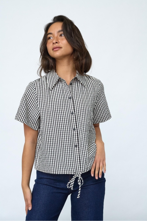 SisterS point zwarte dames blouse | Model vooraanzicht