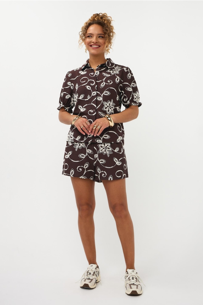 Ydence bruine dames blouse | Model