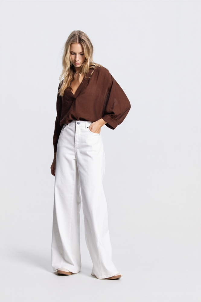 Juffrouw Jansen bruine dames blouse | Model