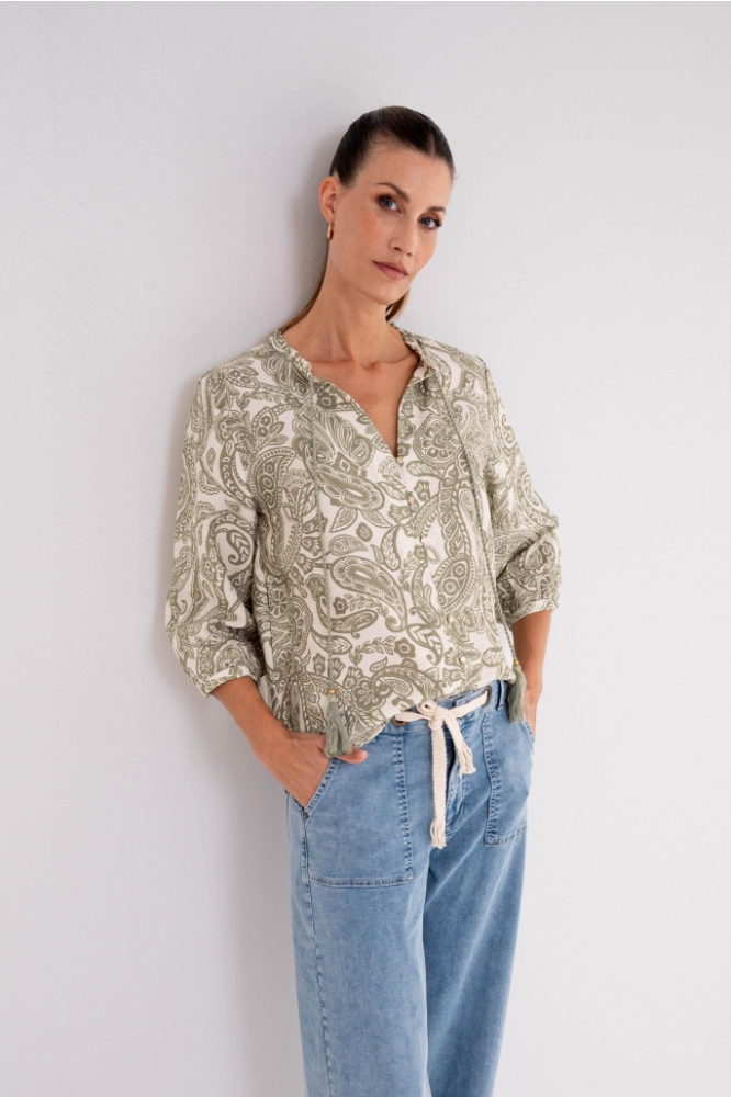 Maicazz groene dames blouse | Model vooraanzicht