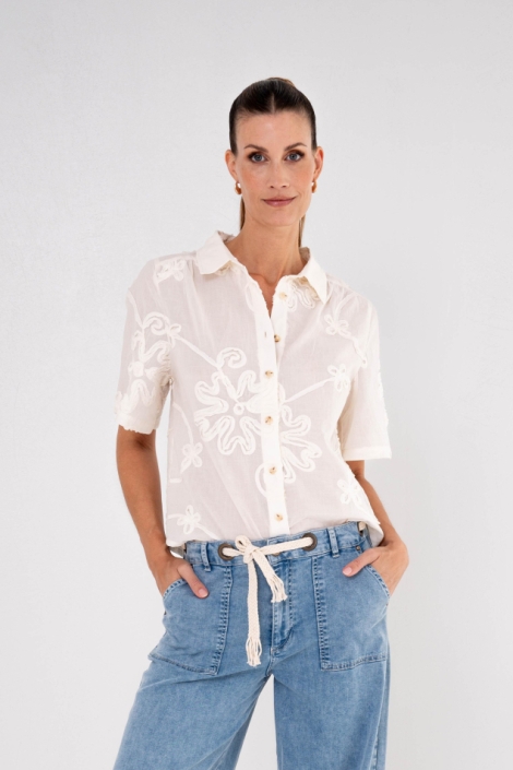 Maicazz ecru dames blouse | Model vooraanzicht