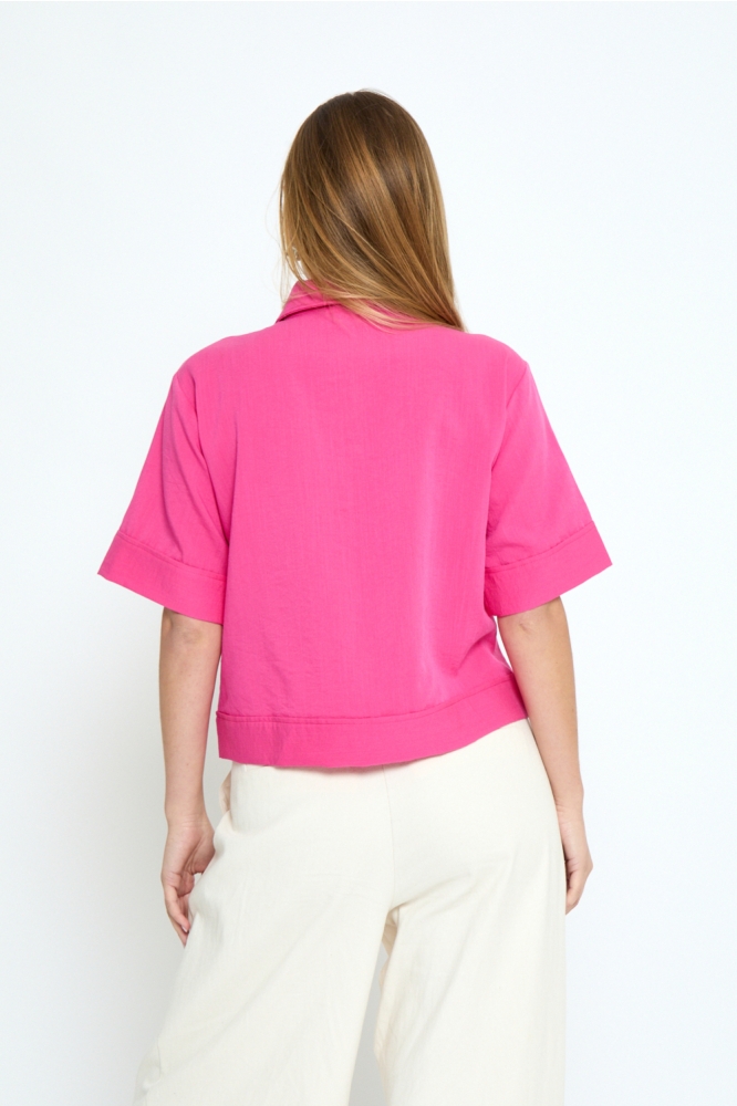 Peppercorn roze dames blouse | Model achteraanzicht
