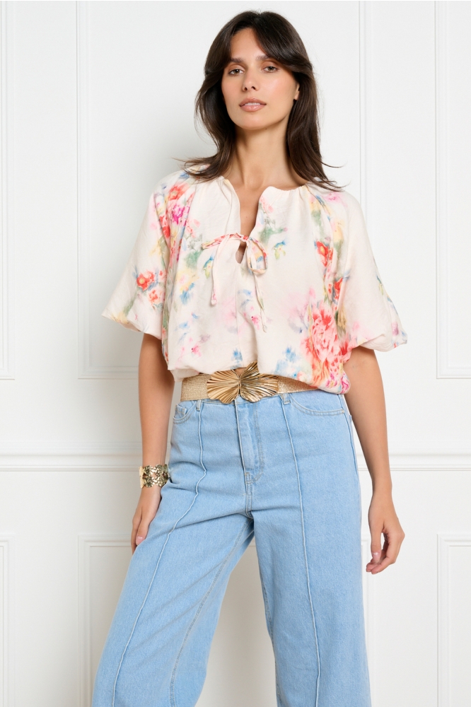 LolaLiza beige dames blouse | Model vooraanzicht