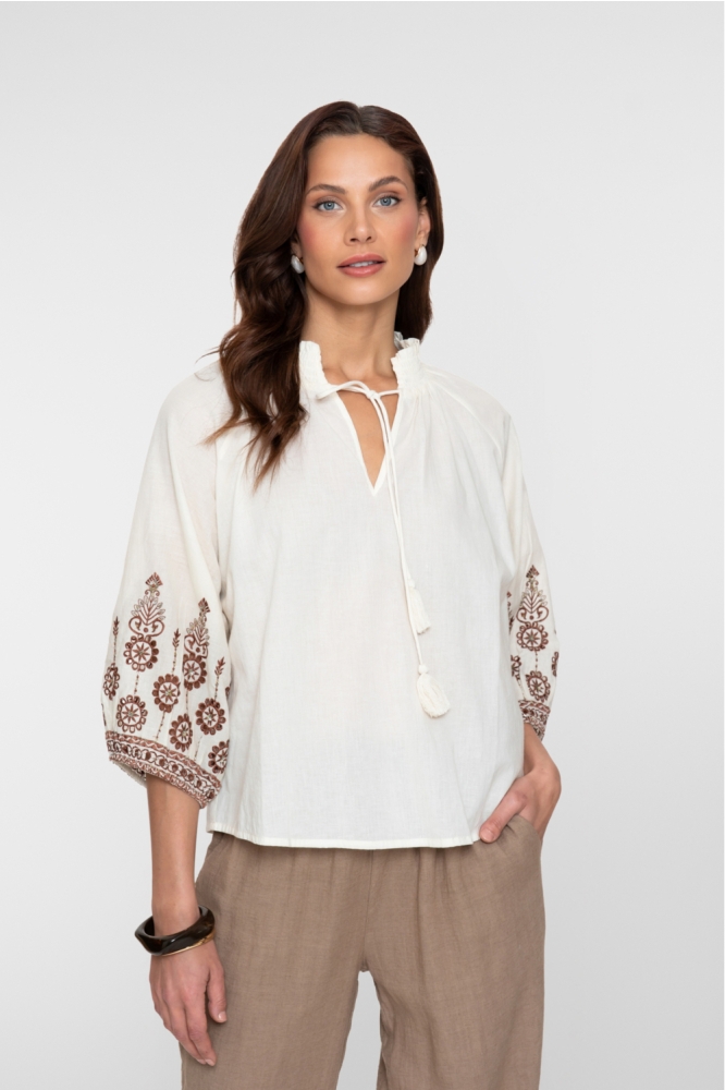 Geisha ecru dames blouse | Model vooraanzicht