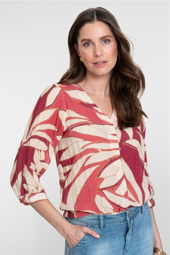 Geisha rode dames blouse | Model zijaanzicht