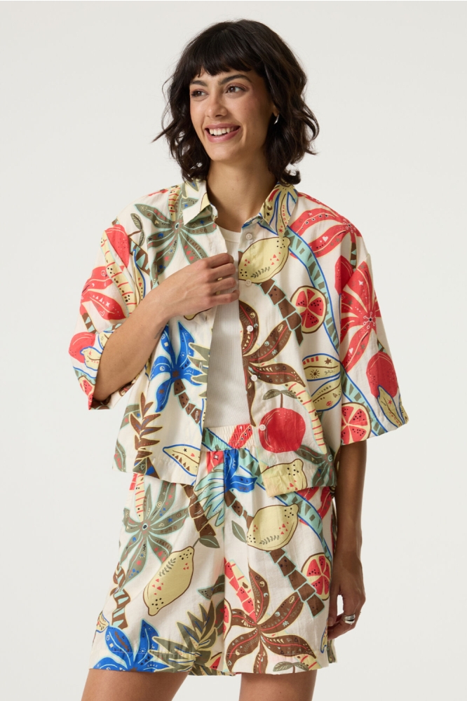 Garcia beige dames blouse | Model vooraanzicht