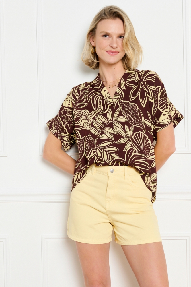 LolaLiza bruine dames blouse | Model vooraanzicht