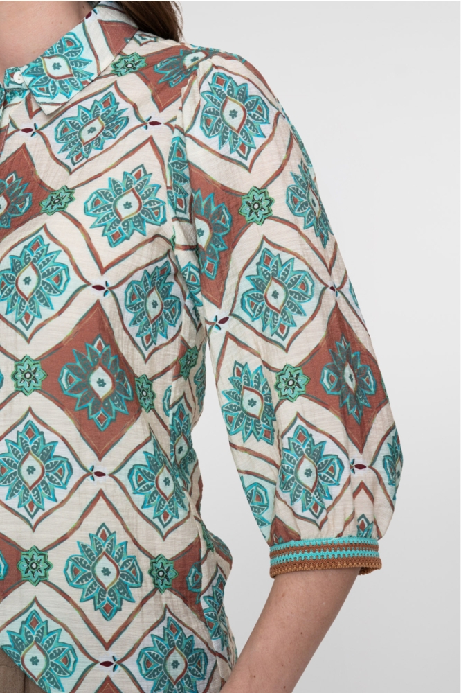 Geisha groene dames blouse | Close up