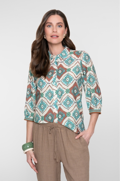 Geisha groene dames blouse | Model vooraanzicht
