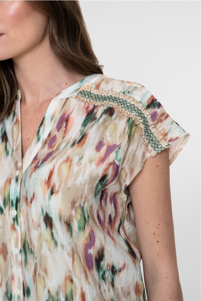 Geisha ecru dames blouse | Close up