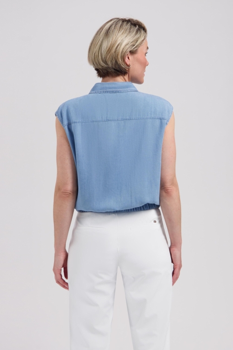 Lady Day blauwe dames blouse | Model achteraanzicht