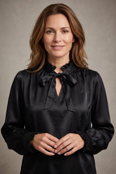 C&S The Label zwarte dames blouse | Model vooraanzicht