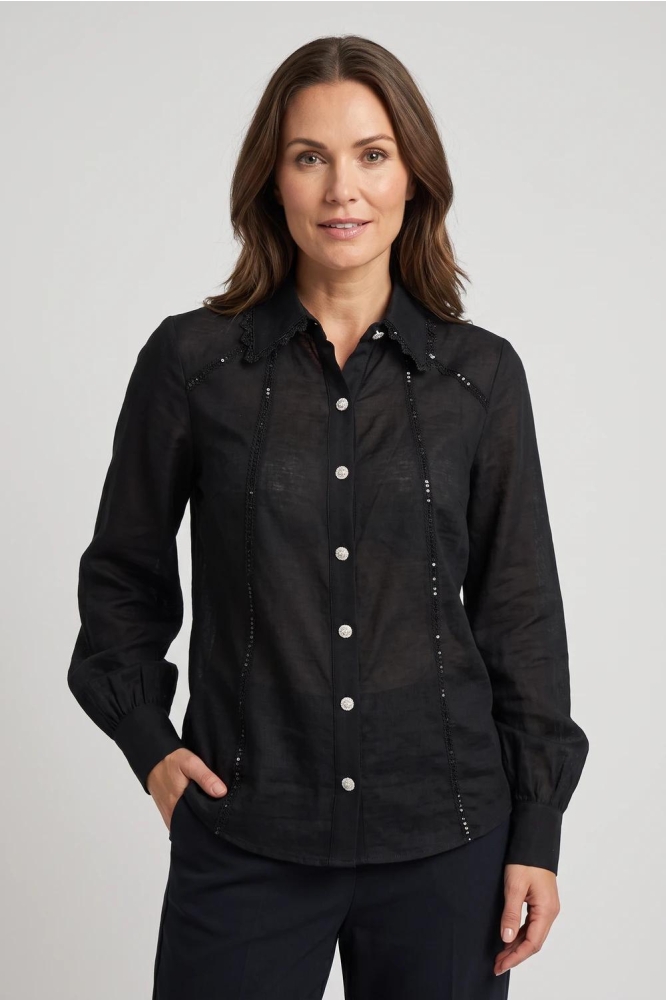 C&S The Label zwarte dames blouse | Model vooraanzicht