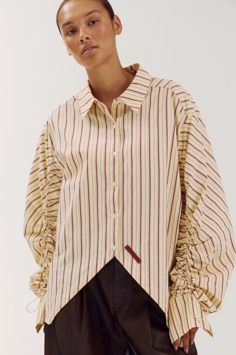 Harper & Yve gele dames blouse | Model vooraanzicht