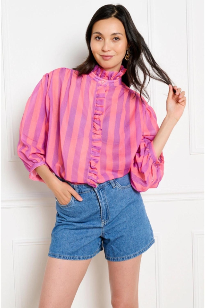 LolaLiza paarse dames blouse | Model vooraanzicht
