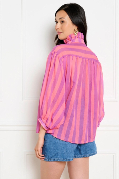 LolaLiza paarse dames blouse | Model achteraanzicht